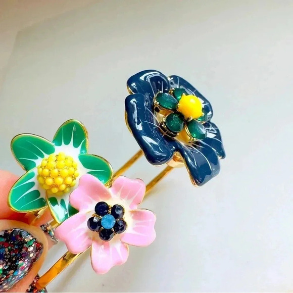 NWOT Talbots Enamel Floral Crystal Bangle - Picture 3 of 5